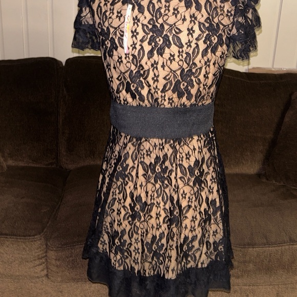 Pastel Design • Medium • Black • Floral Lace Party  Dress W/ Pull-string • New - Picture 12 of 13